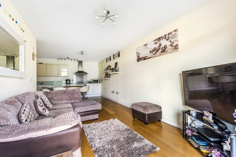 Flat Park Mews in Greater London