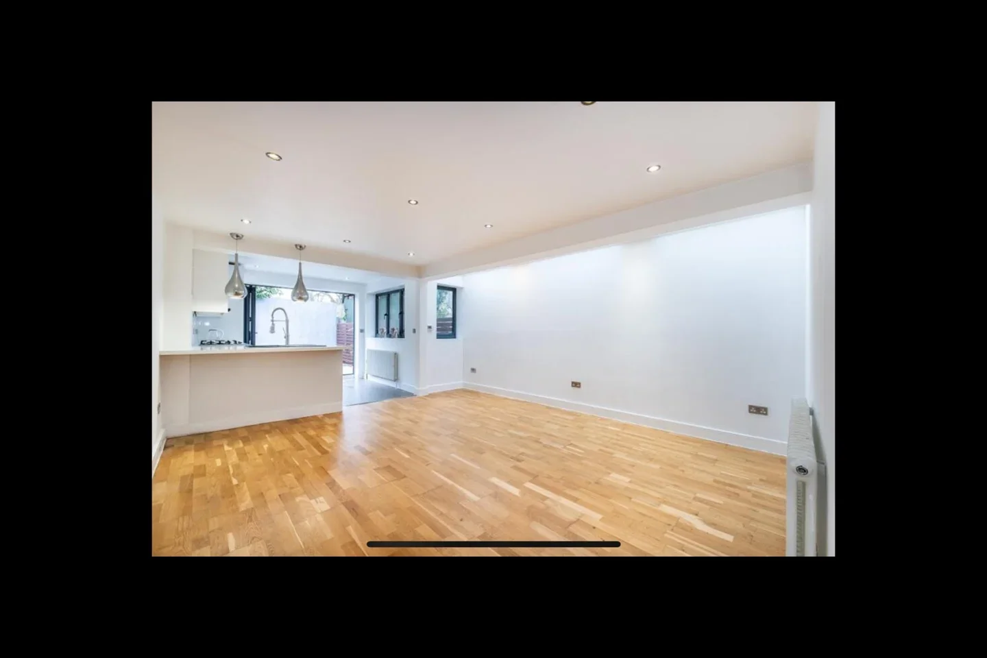 Flat Tennyson Road in Greater London