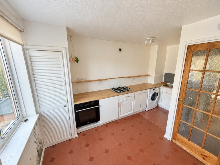 Flat Ellery Road in Greater London