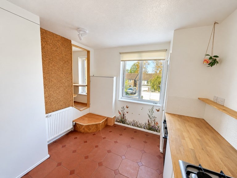 Flat Ellery Road in Greater London