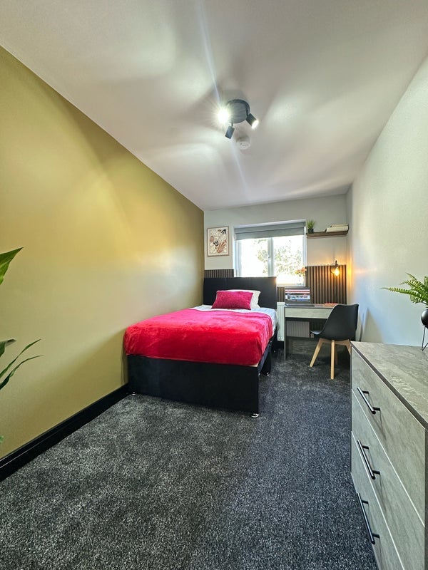 Room Collingwood Road in Basildon