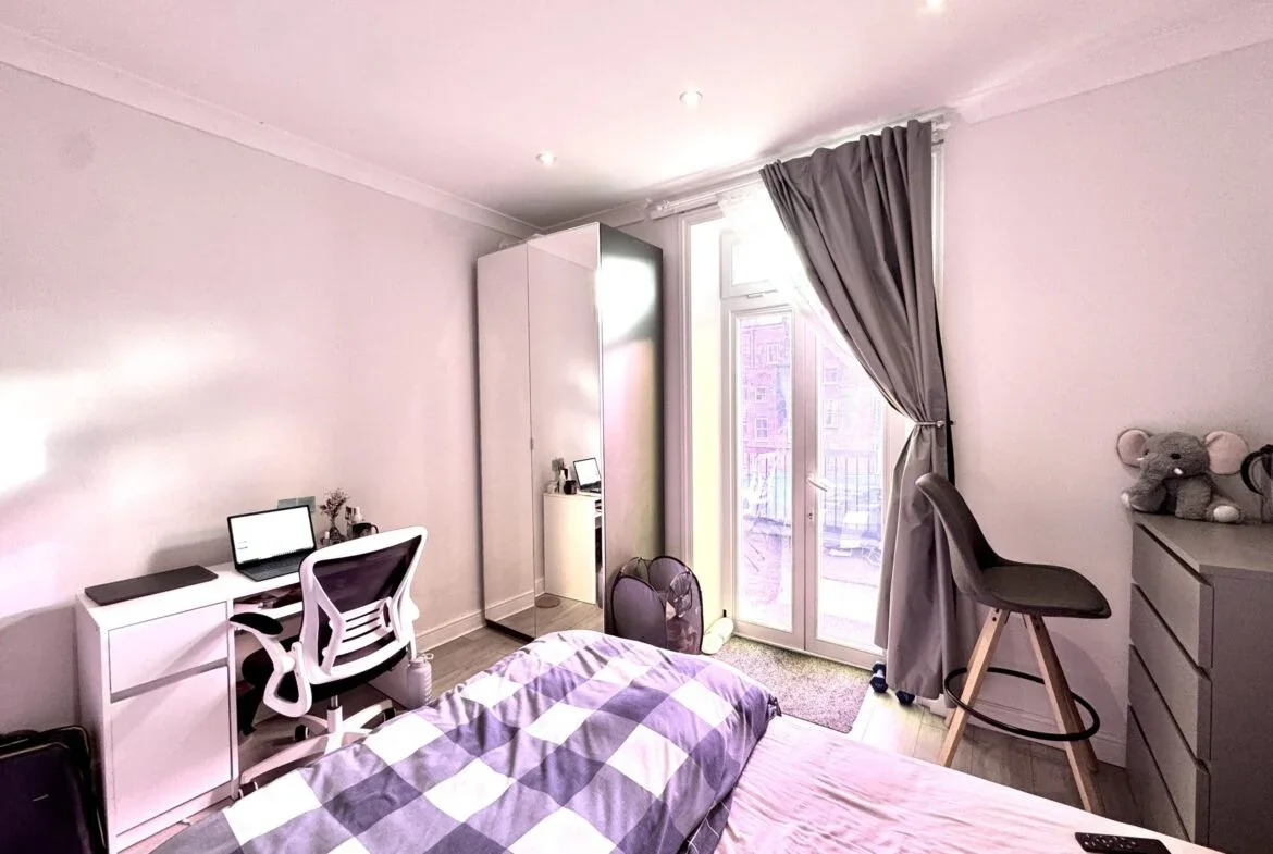 Room Talgarth Road in Greater London