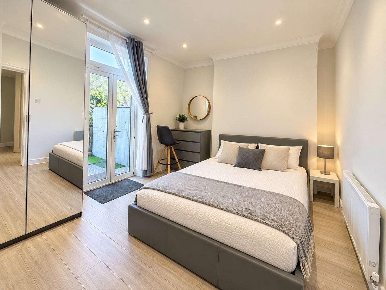 Room Talgarth Road in Greater London