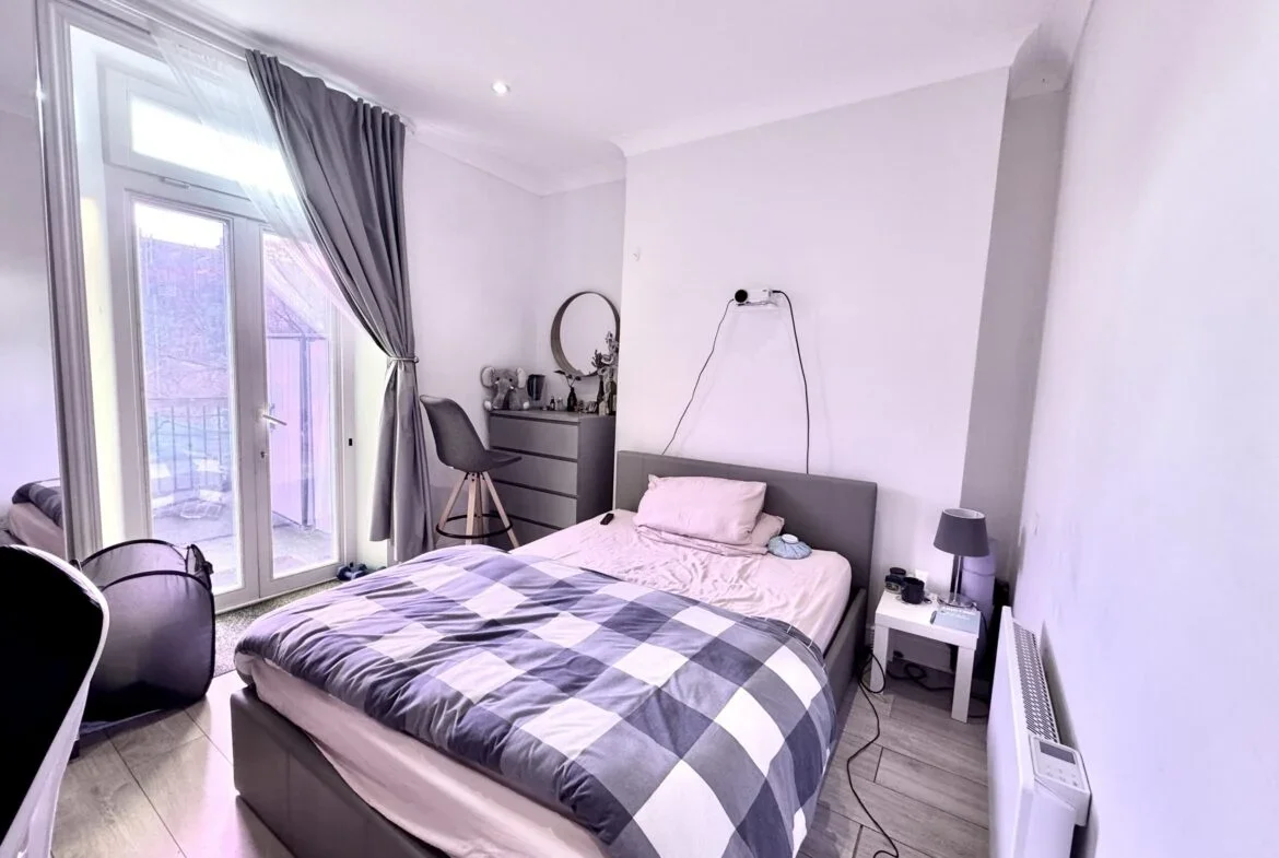 Room Talgarth Road in Greater London