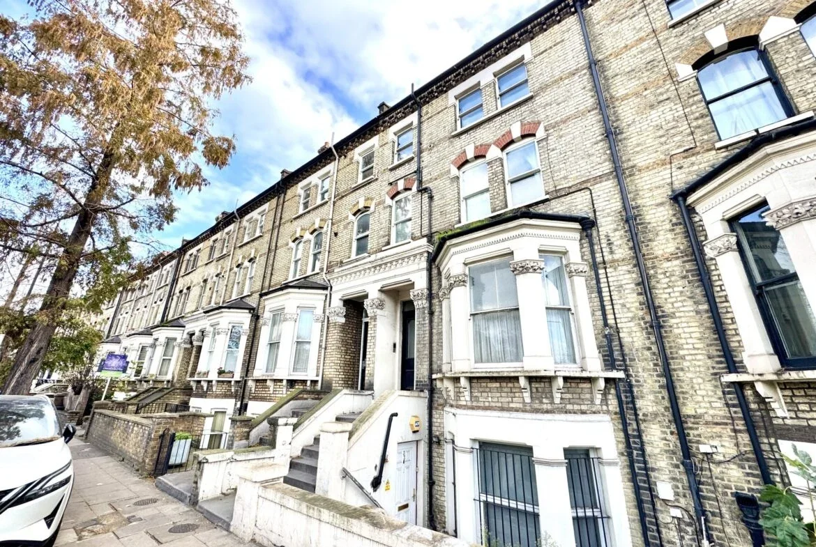 Room Talgarth Road in Greater London