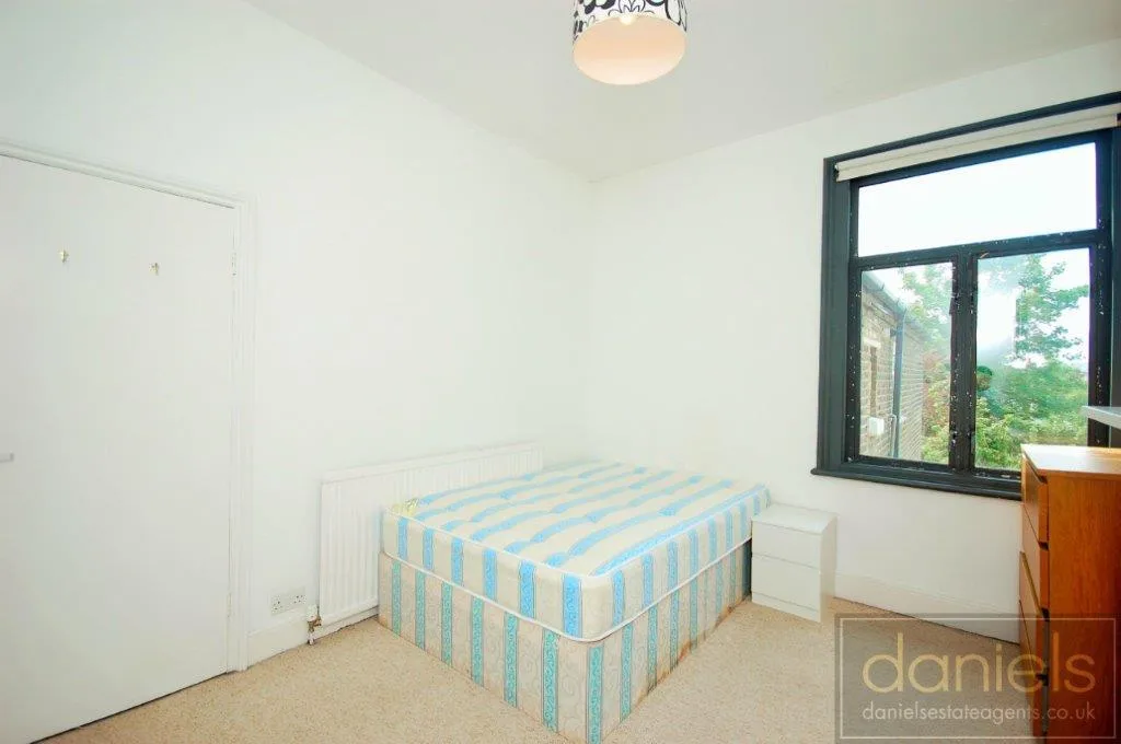 Flat Bathurst Gardens in Greater London