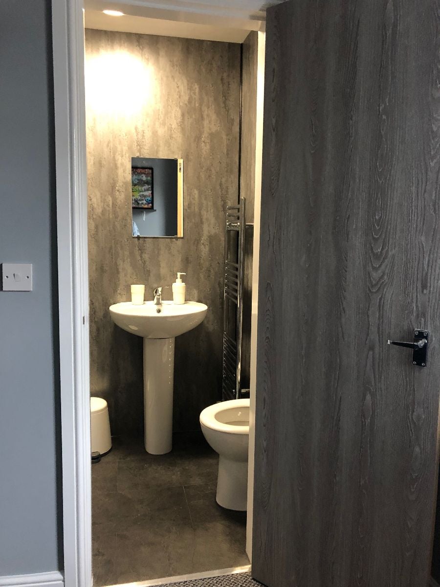 Room Methley Road in Wakefield