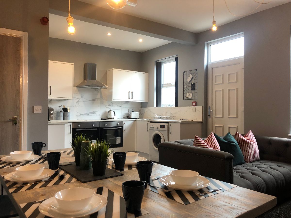 Room Methley Road in Wakefield