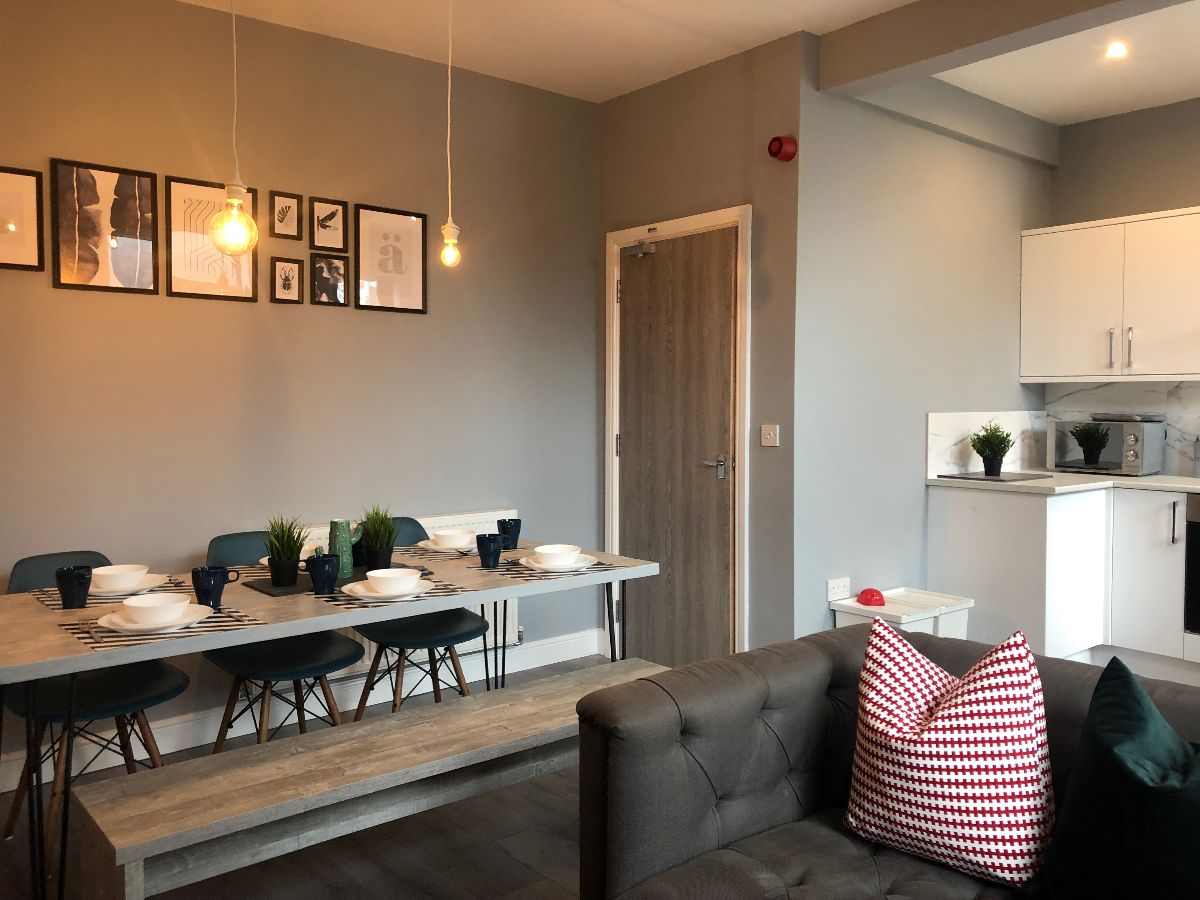 Room Methley Road in Wakefield
