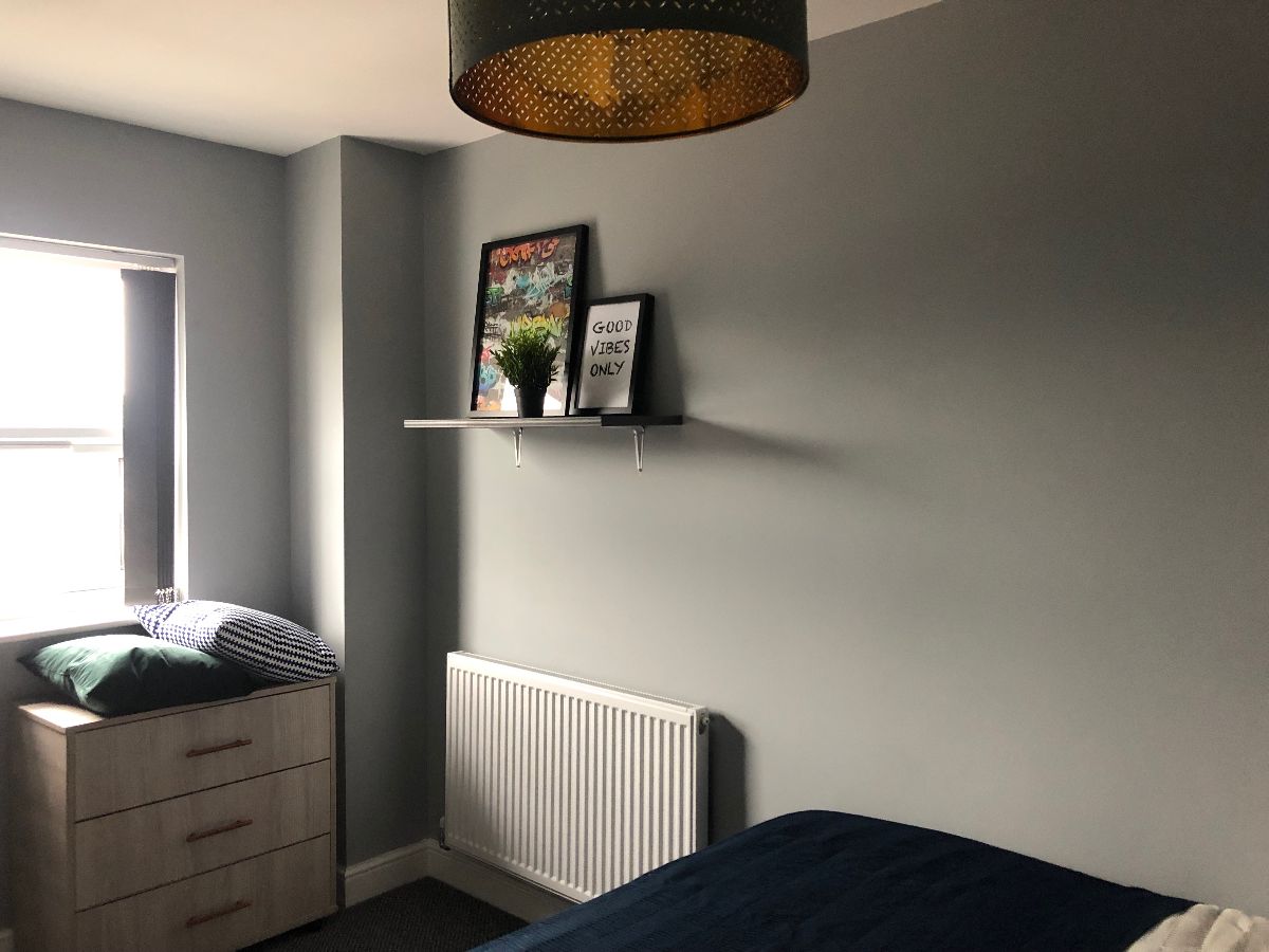Room Methley Road in Wakefield