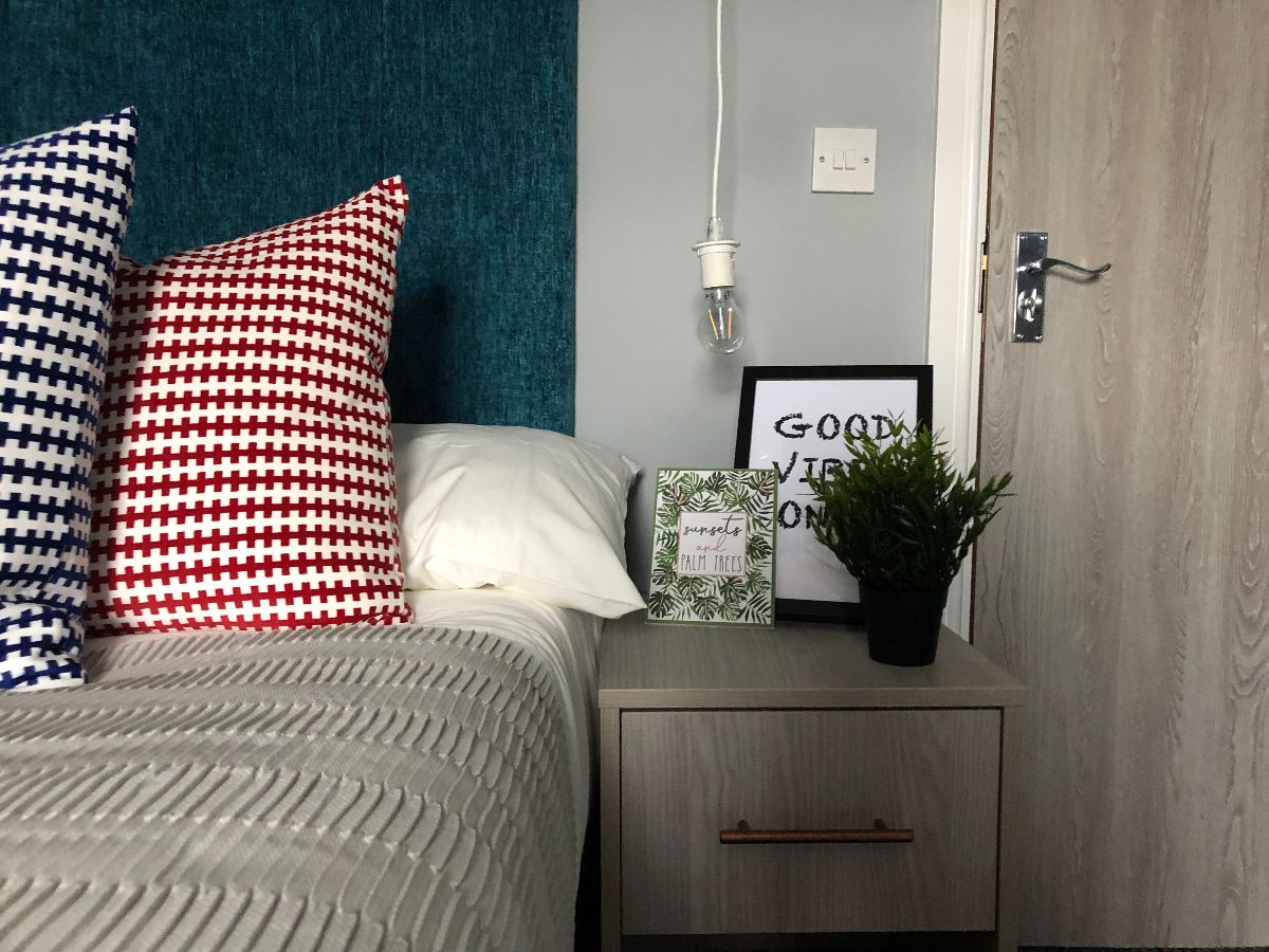 Room Methley Road in Wakefield