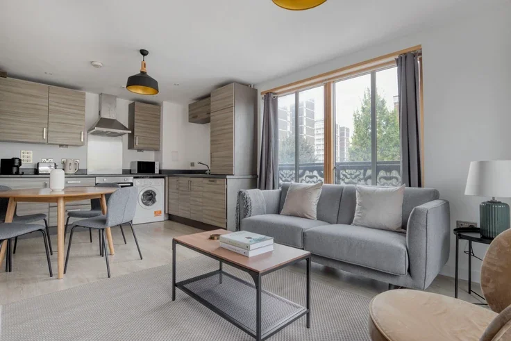 Flat Buckland Street in Greater London