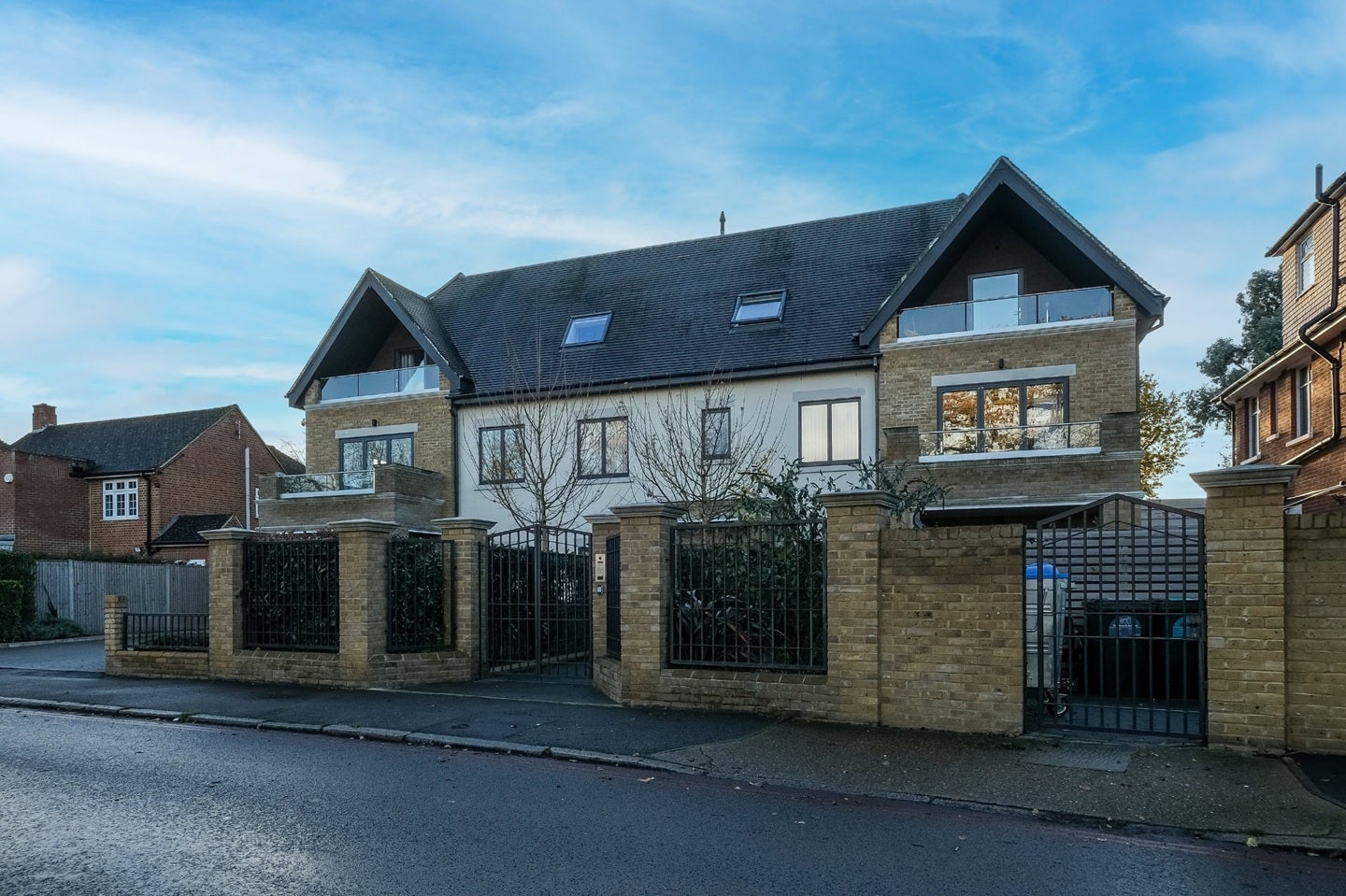 Flat Wood Lane in Greater London