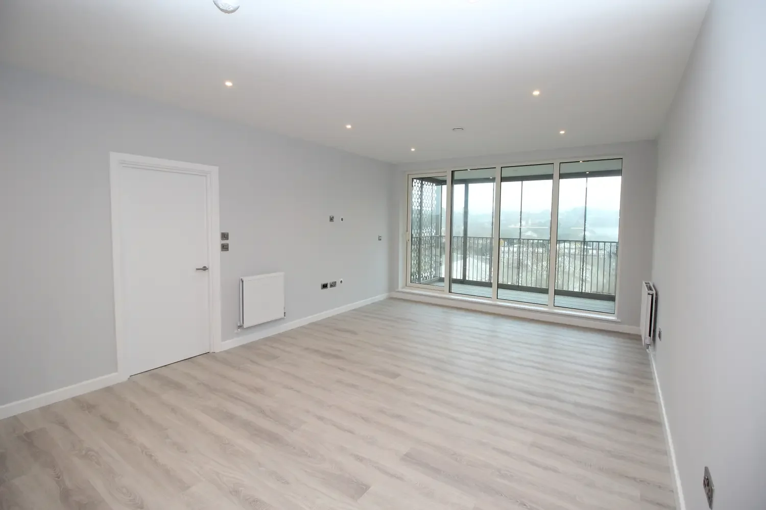 Flat Radford Way in Billericay