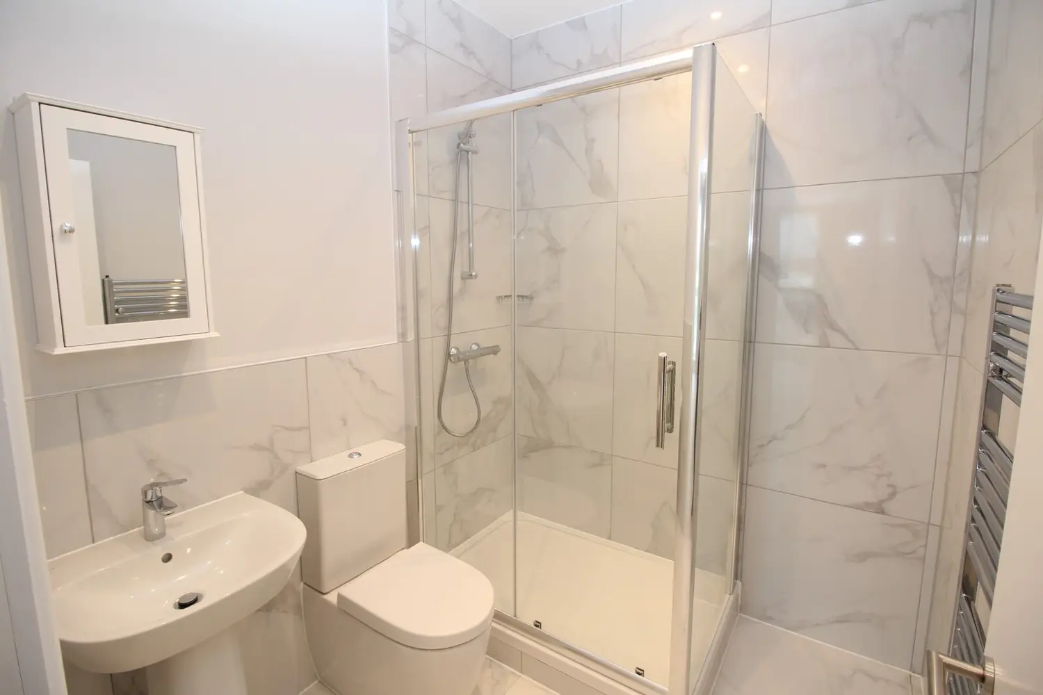 Flat Radford Way in Billericay