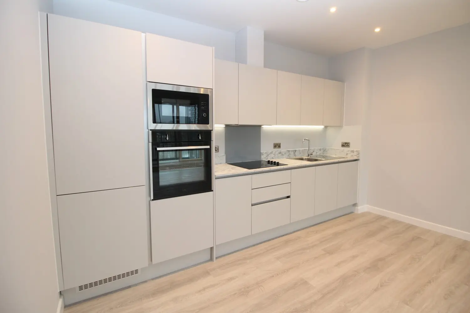 Flat Radford Way in Billericay