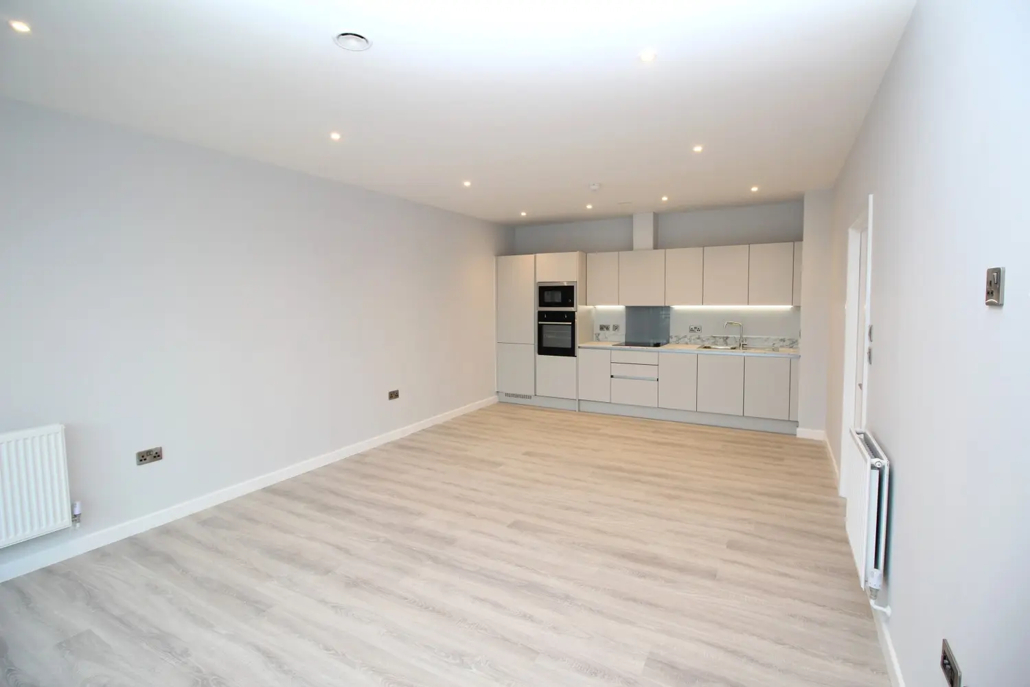 Flat Radford Way in Billericay