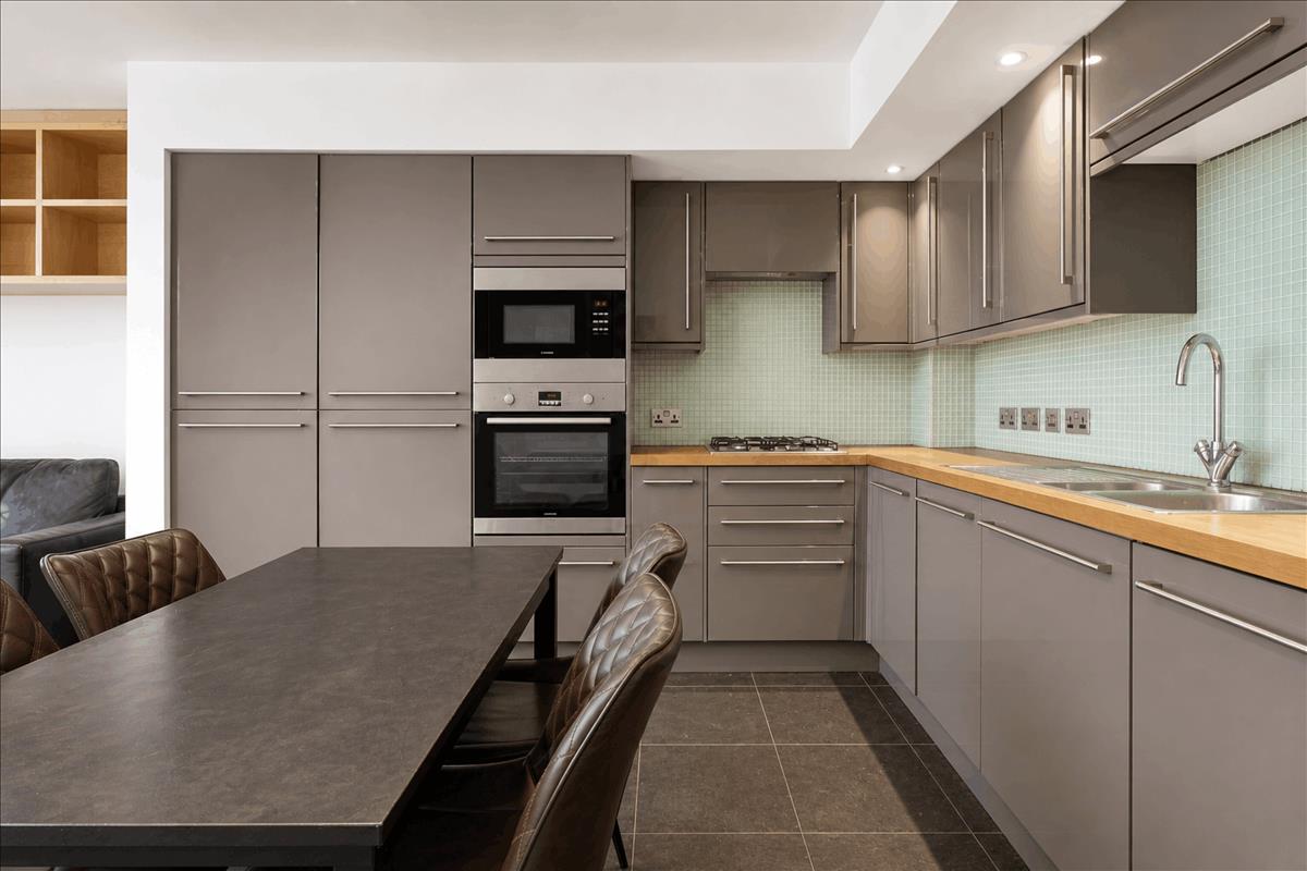 Flat Eyre Street Hill in Greater London