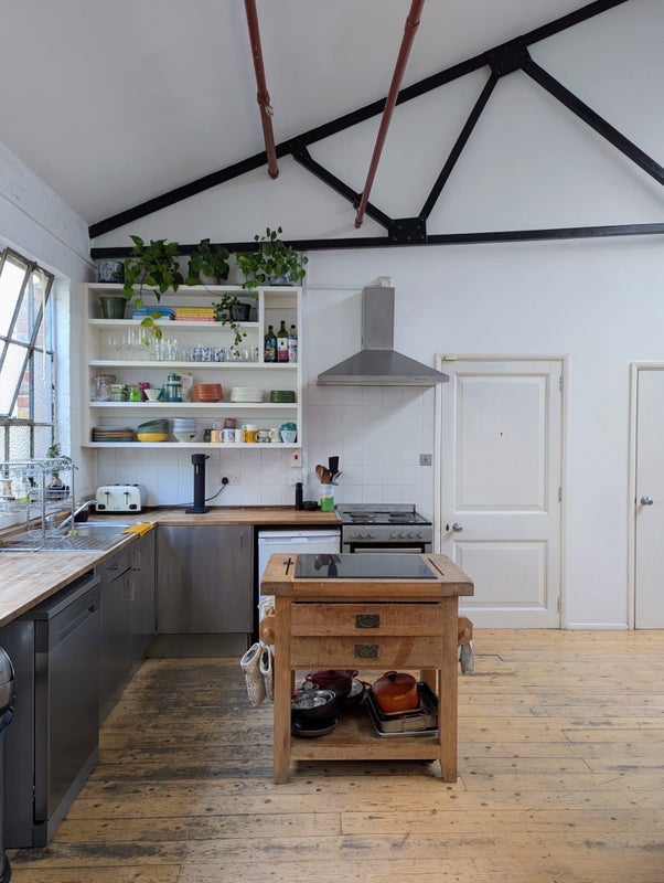 Room Tudor Road in Greater London