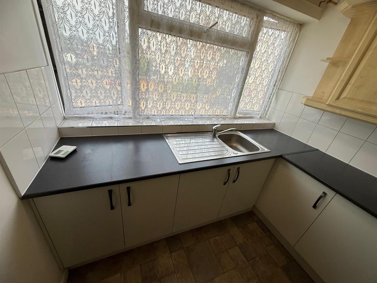 Room Dunedin Way in Greater London