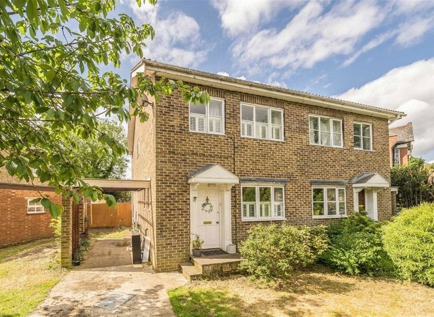 House Cedars Road in Greater London