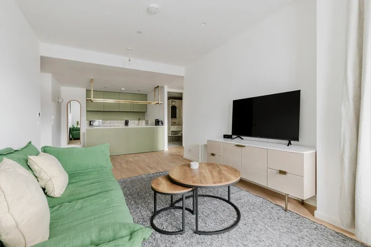 Flat Adelaide Road in Greater London