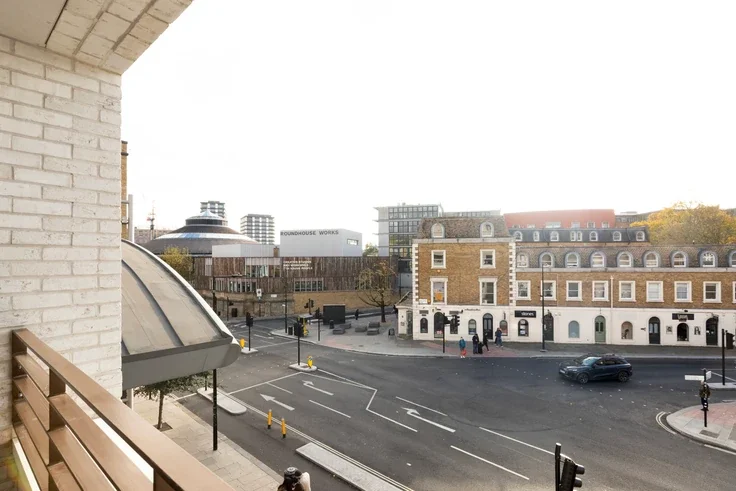 Flat Adelaide Road in Greater London