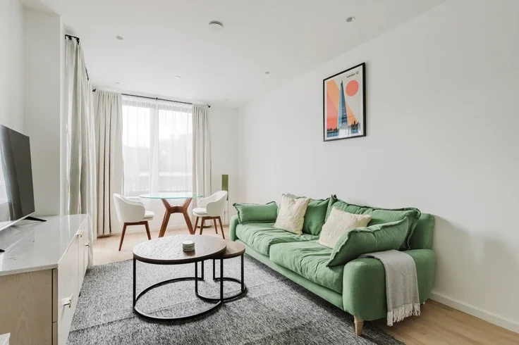 Flat Adelaide Road in Greater London