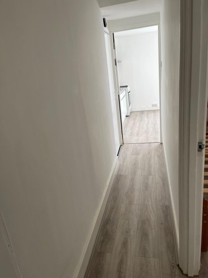 Flat Seventh Avenue in Greater London