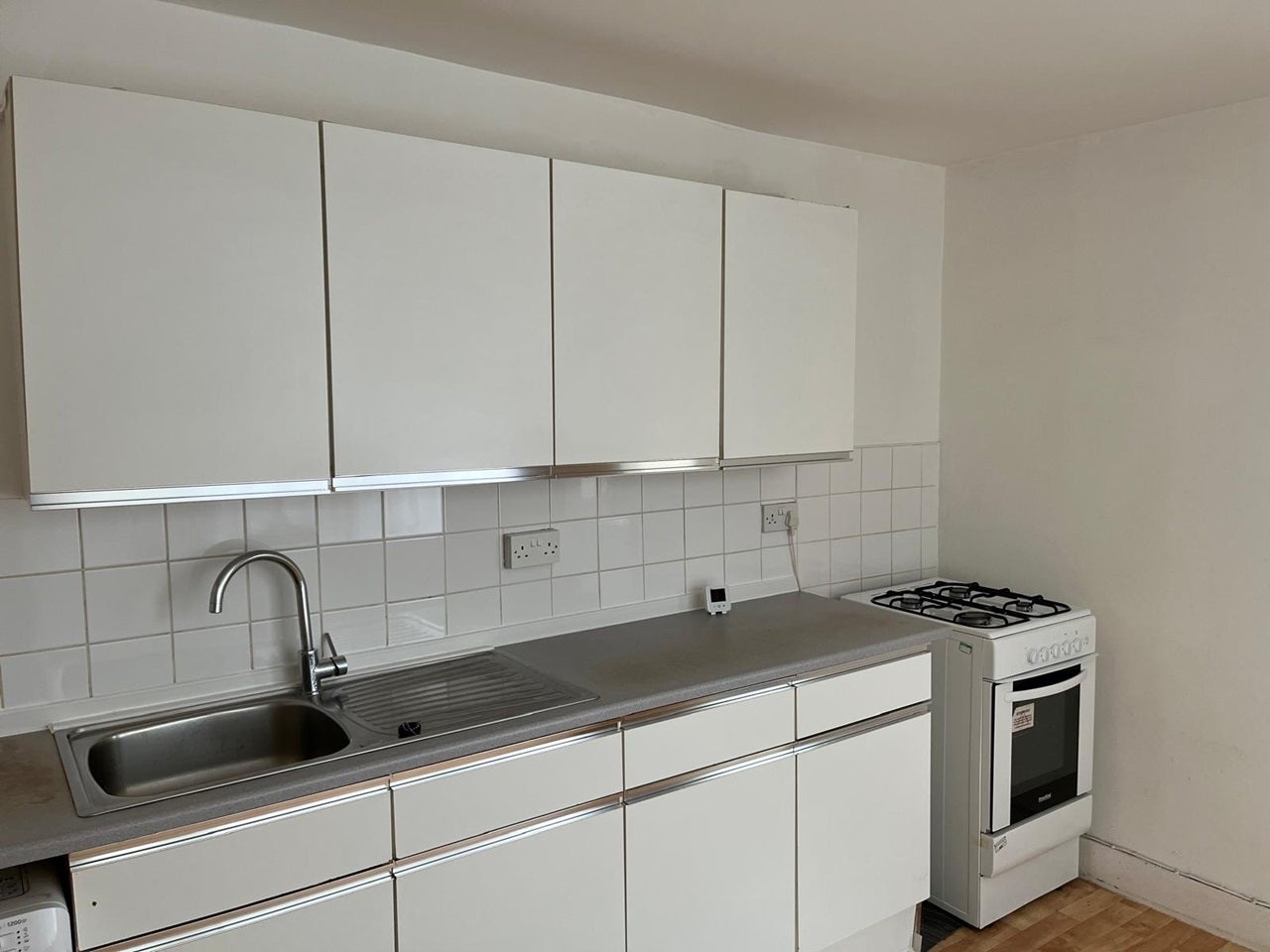 Flat Seventh Avenue in Greater London