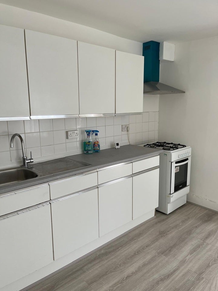 Flat Seventh Avenue in Greater London