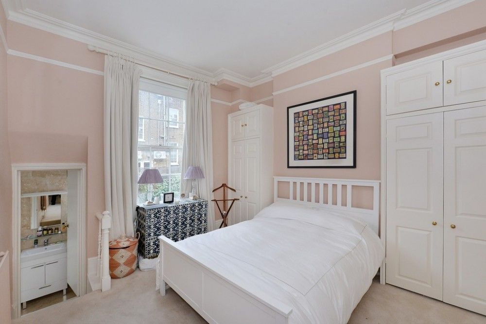 Flat Brunswick Gardens in Greater London