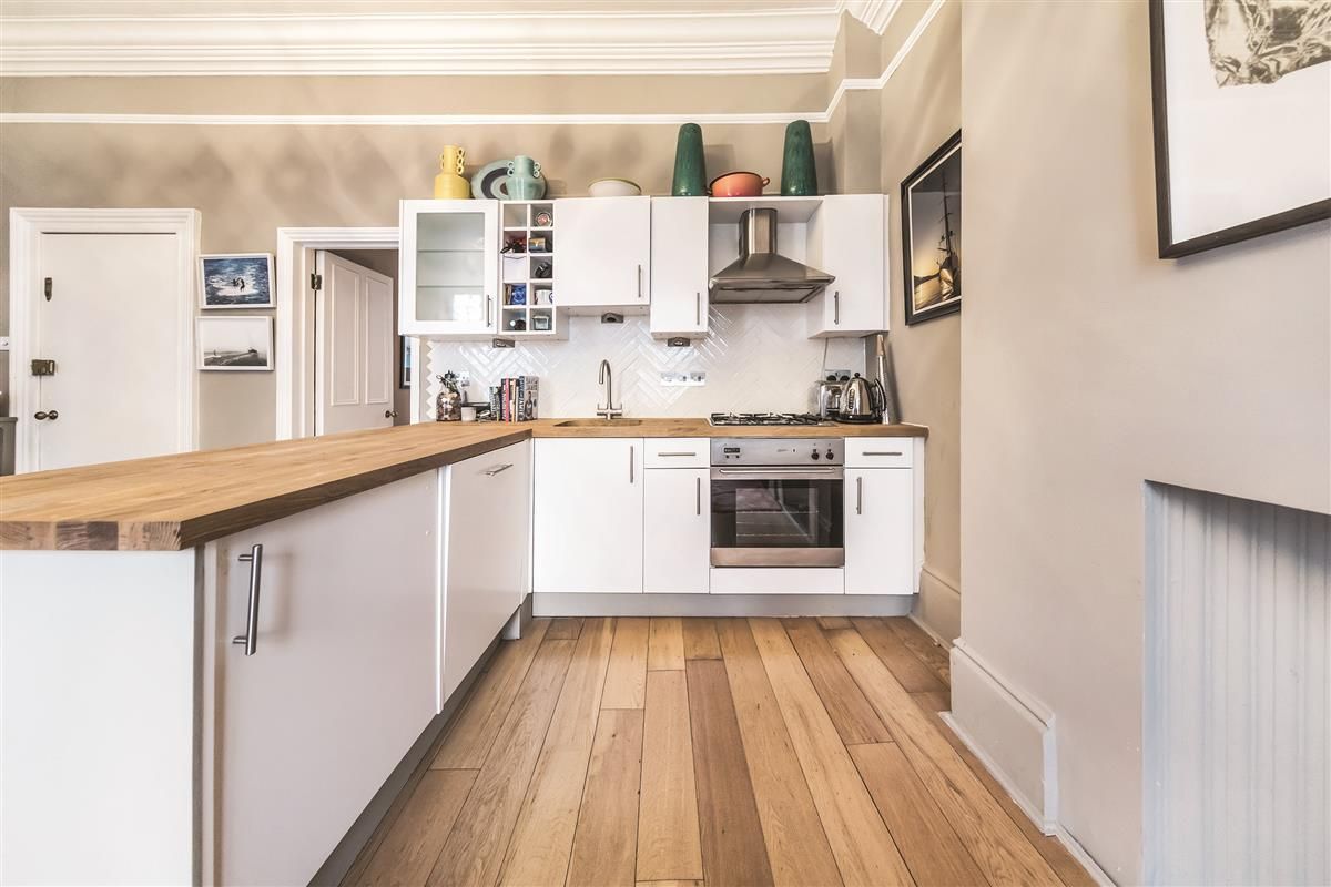 Flat Brunswick Gardens in Greater London