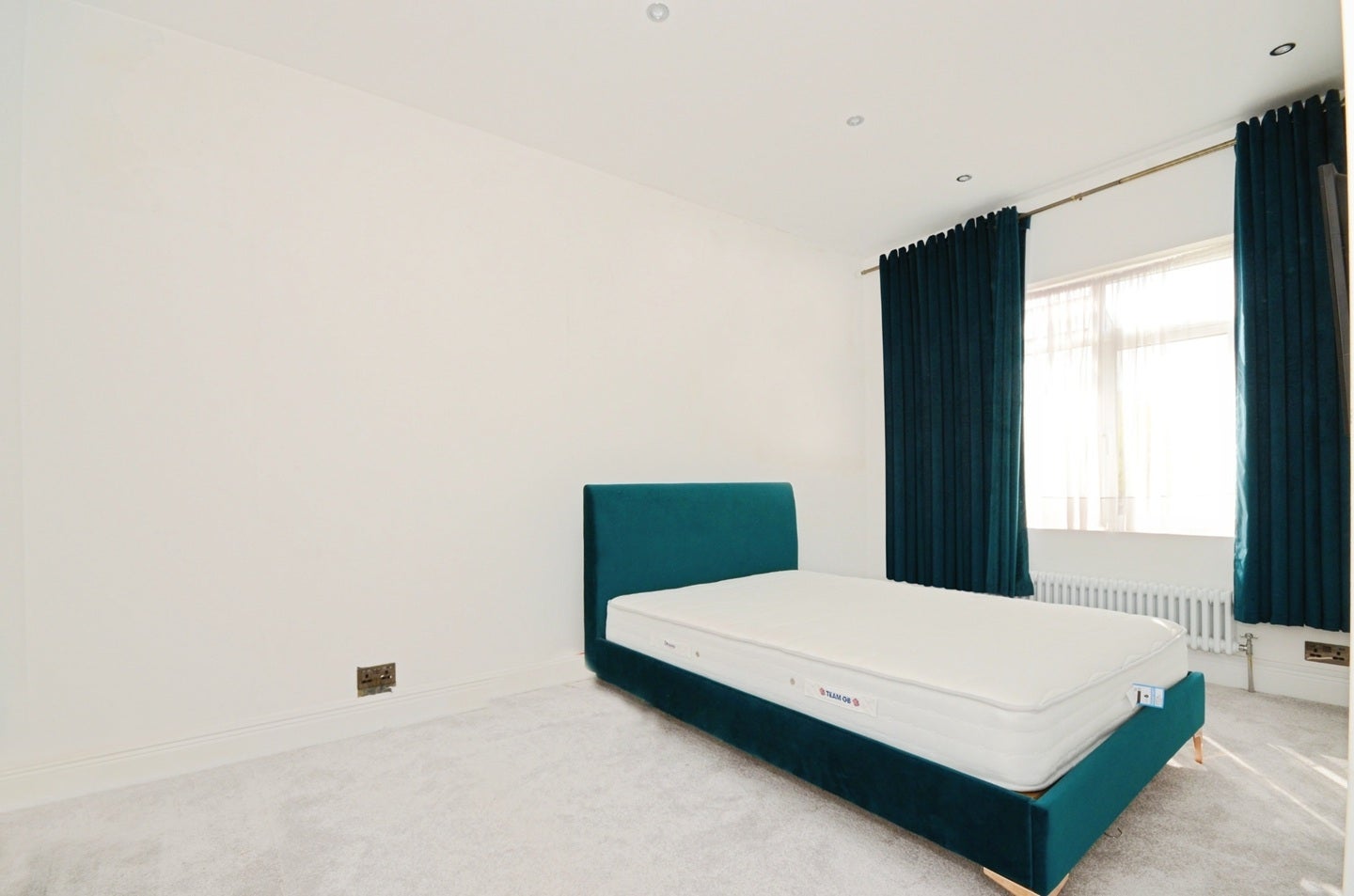 Room Hindes Road in Greater London