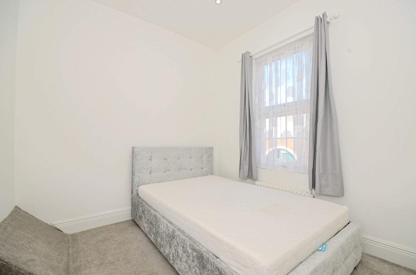 Room Hindes Road in Greater London