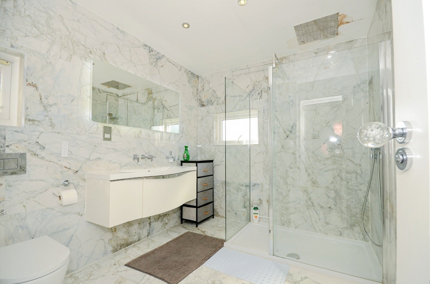 Room Hindes Road in Greater London