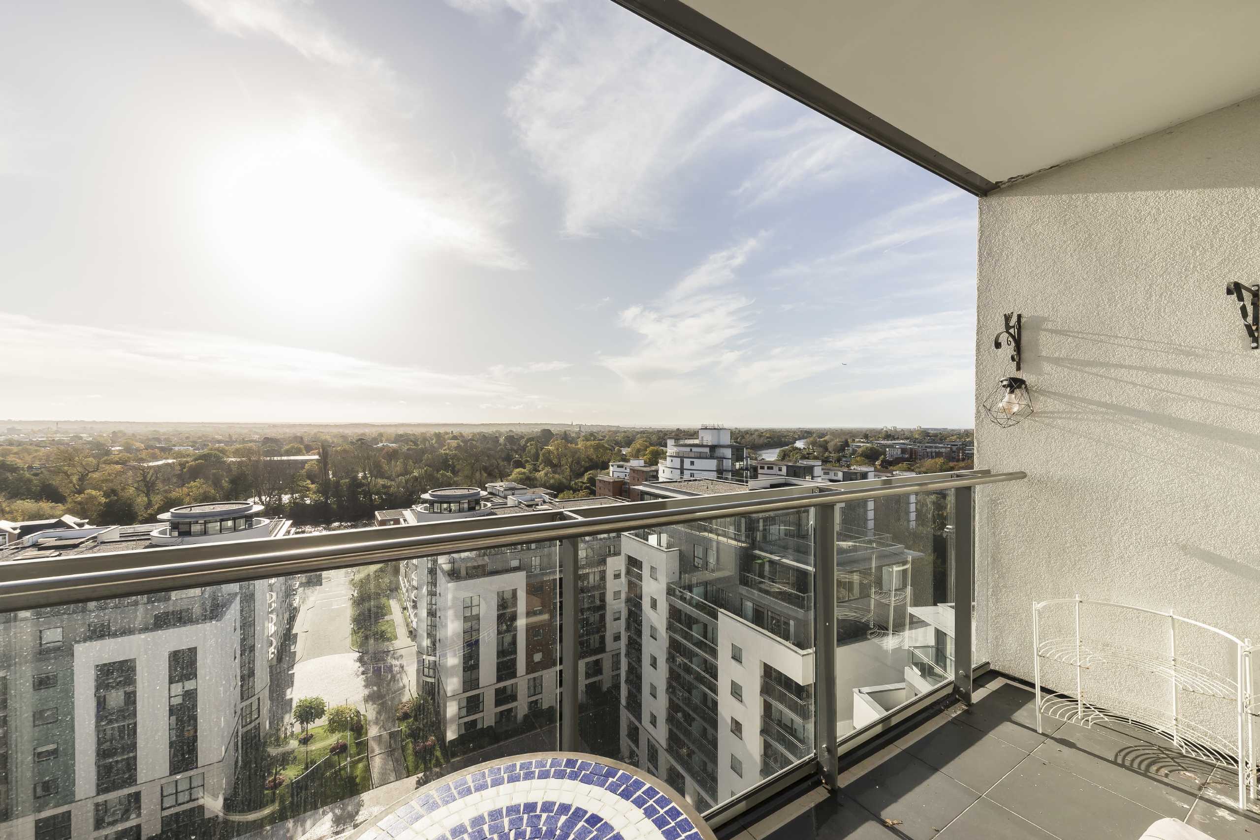 Flat Pump House Crescent in Greater London