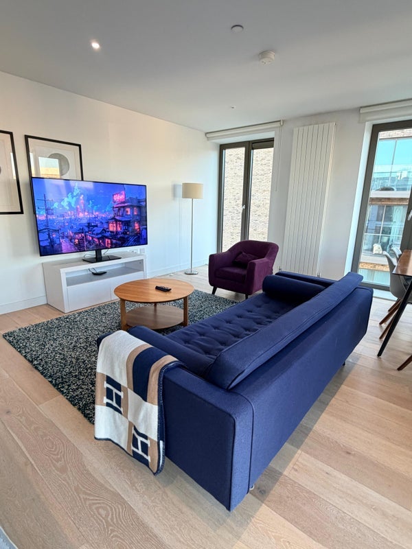 Room Schooner Road in Greater London