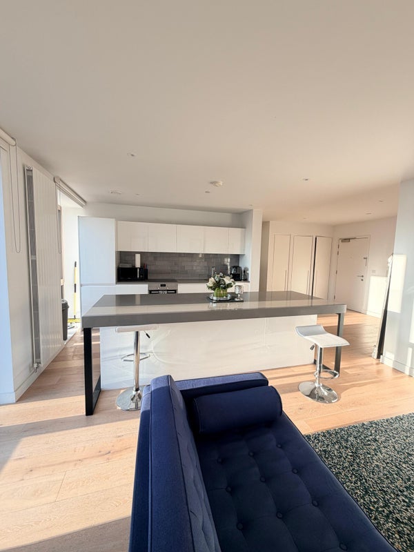 Room Schooner Road in Greater London