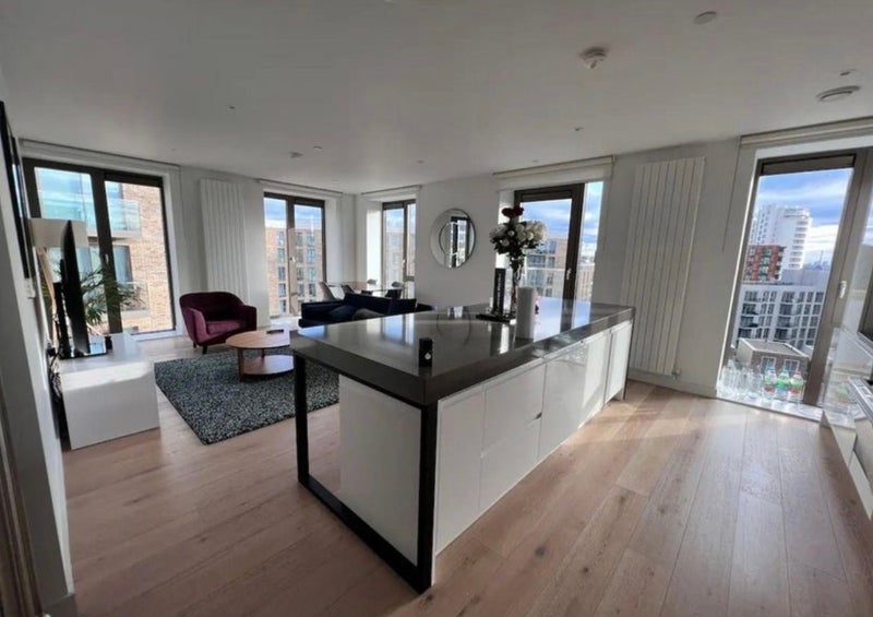 Room Schooner Road in Greater London