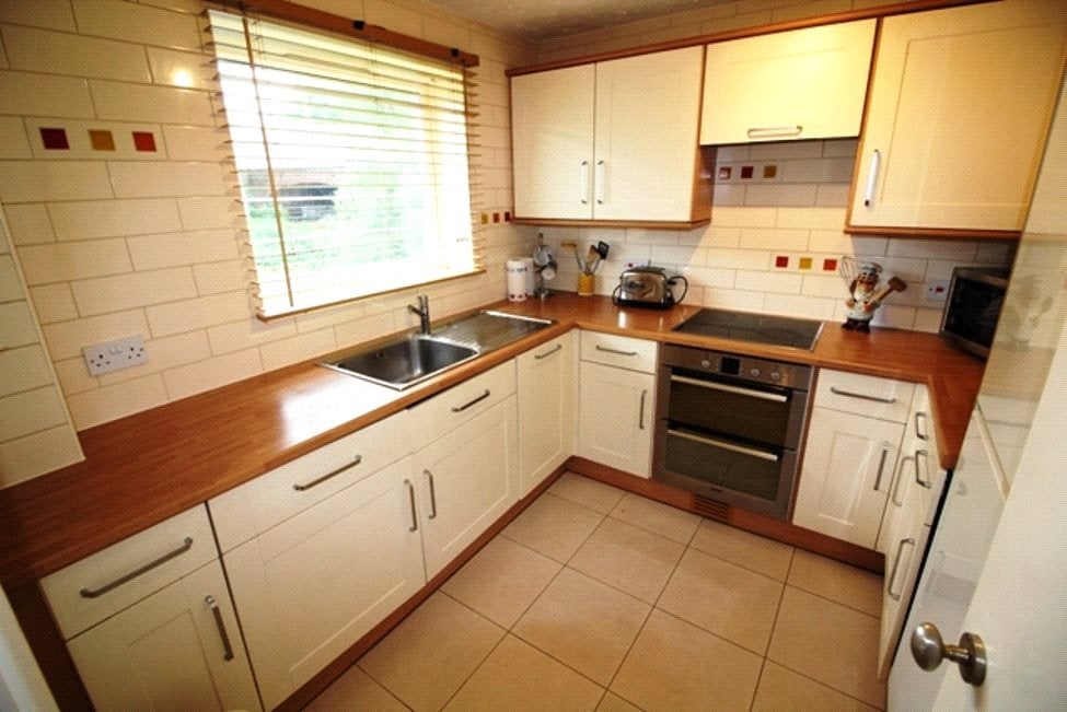 Flat Trafalgar Court in Reading