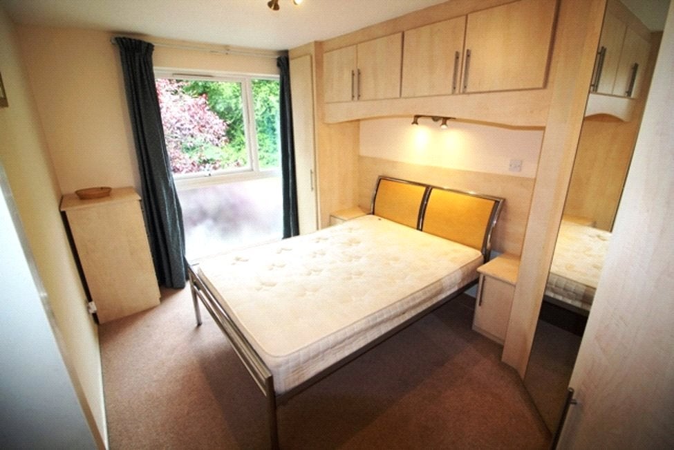 Flat Trafalgar Court in Reading