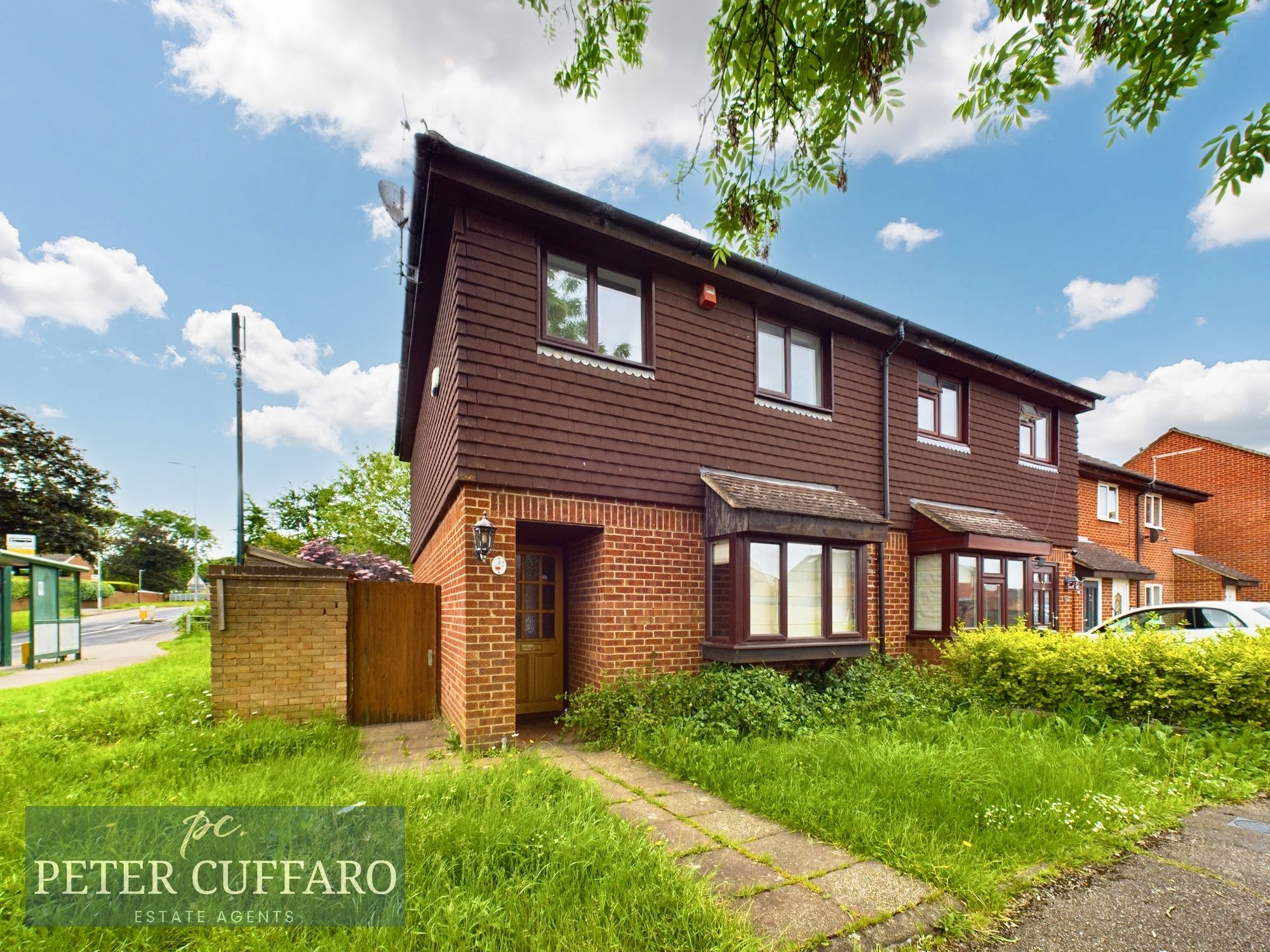 House Rosedale Way in Broxbourne