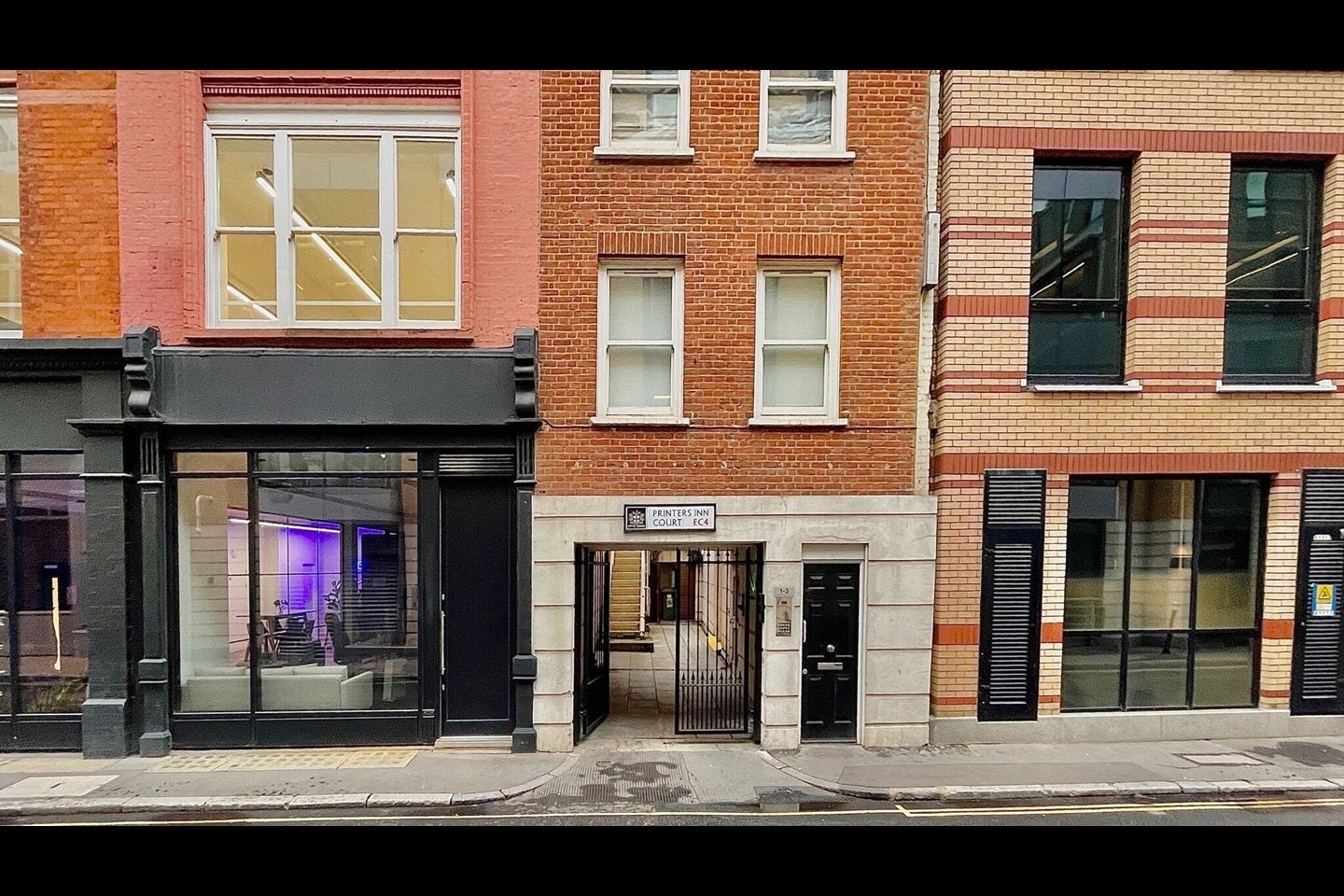 Flat Printer's Inn Court in City of London