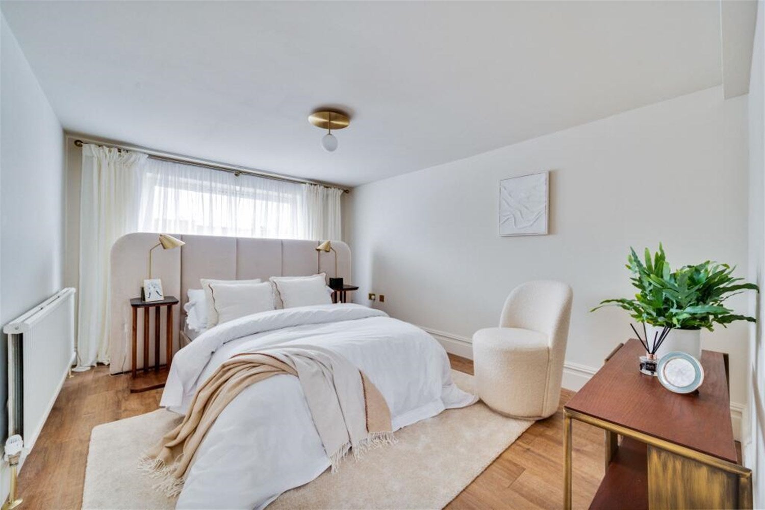 Flat Eardley Crescent in Greater London