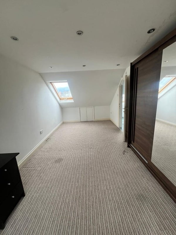 Flat Greenhill Way in London