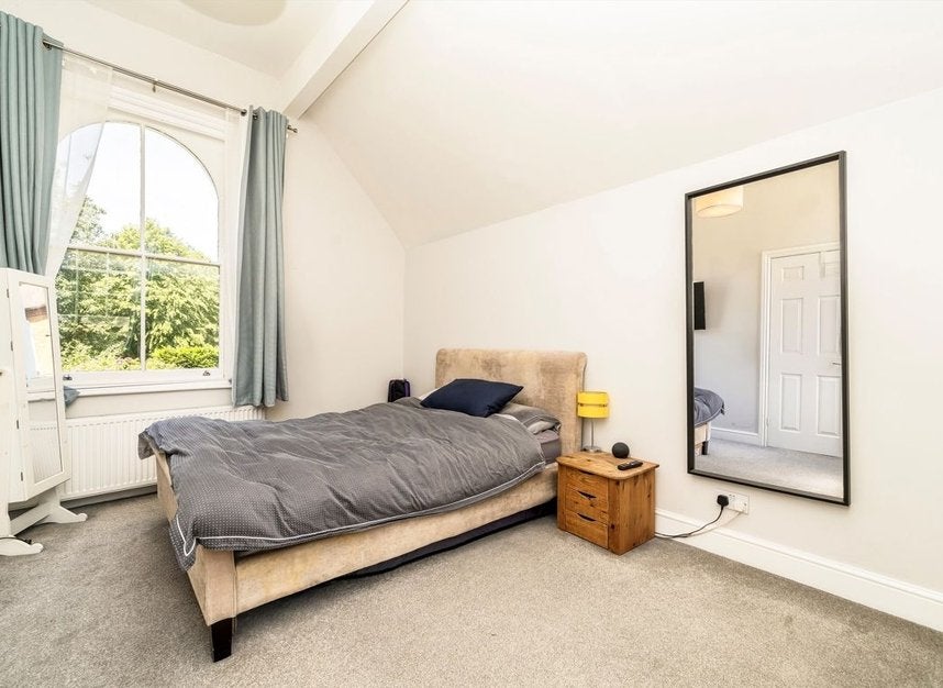 House Crescent Way in Greater London