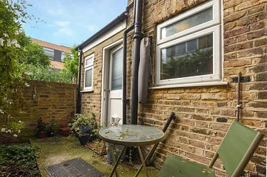 Flat Crossley Street in Greater London
