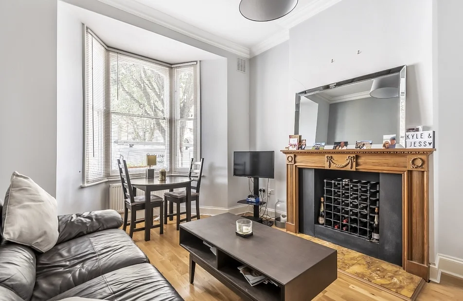 Flat Crossley Street in Greater London