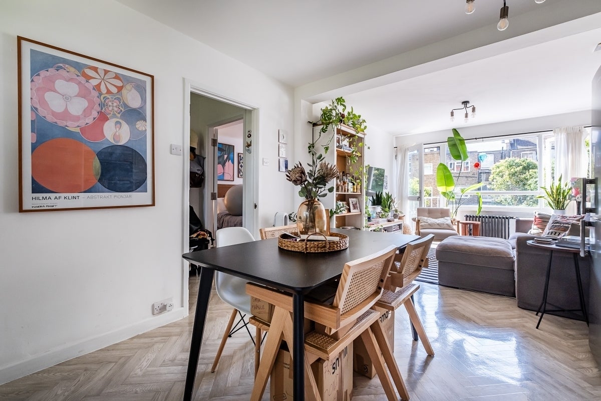 Flat Rockley Court in Greater London